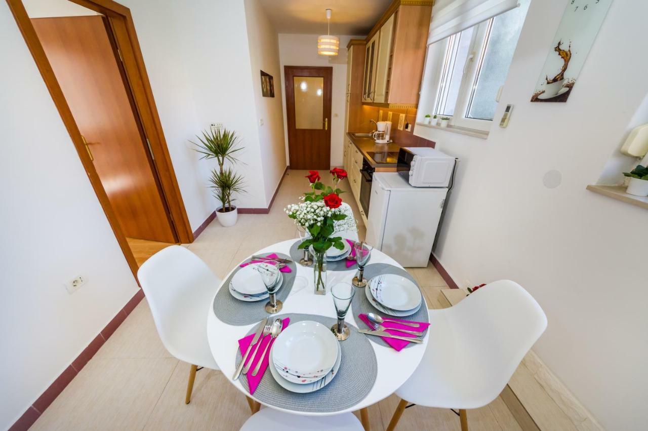 Lara Apartment
